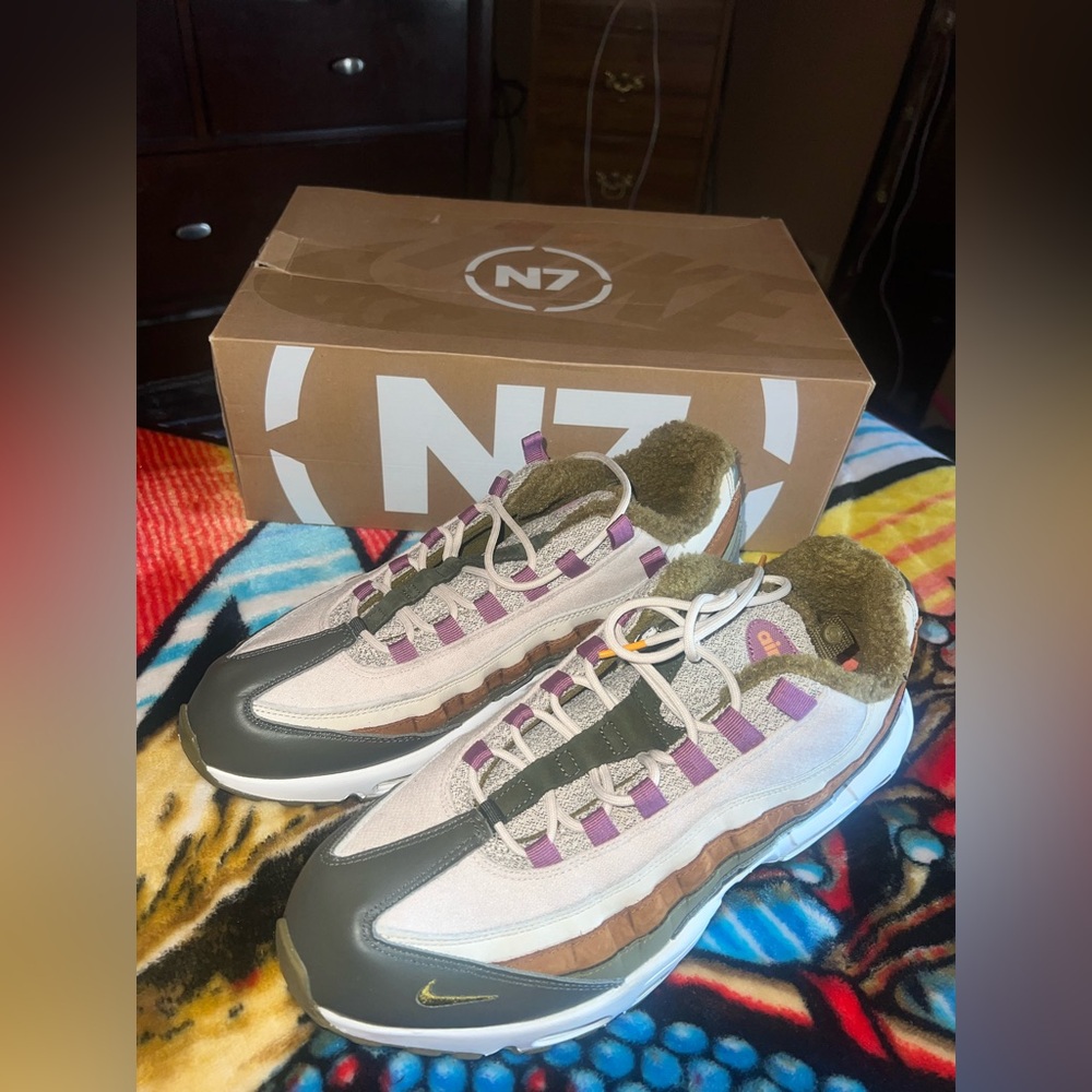 NWT Nike Men’s SB DUNK LOW DECON N7- Cream, Purple, Green and Brown